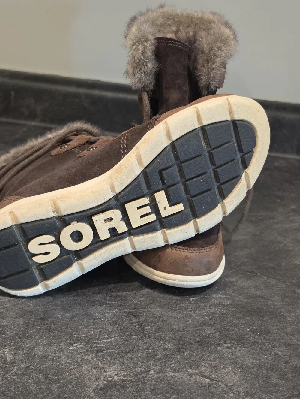 Sorel Women’s Explorer Joan Faux-Fur Lace-Up Winter Boot Size 6